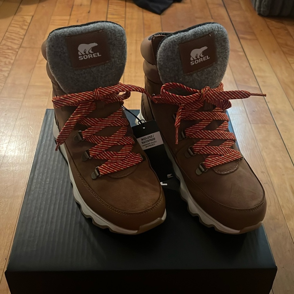 NIB Sorel Kinetic Conquest Waterproof Suede Boots Tan Size 8.5